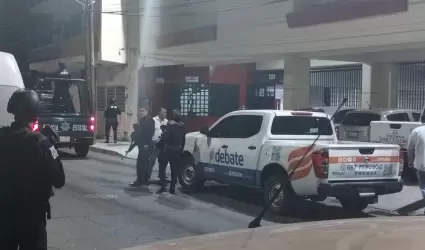 Hombres armados disparan contra instalaciones del peridico El Debate, en Culiac