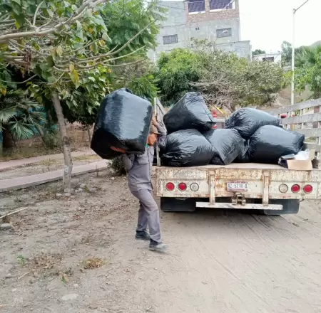 Intensifican labores de limpieza en vialidades y reas pblicas