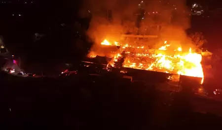 Incendio consume fbrica de tarimas en la colonia Amparo Snchez