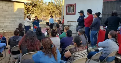 Se rene directora de Bienestar con lderes comunitarios de diferentes colonias