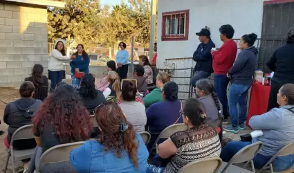 Se re�ne directora de Bienestar con l�deres comunitarios de diferentes colonias
