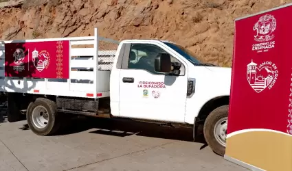 Entrega alcaldesa Claudia Agat�n cami�n de redilas y equipamiento para recolecci