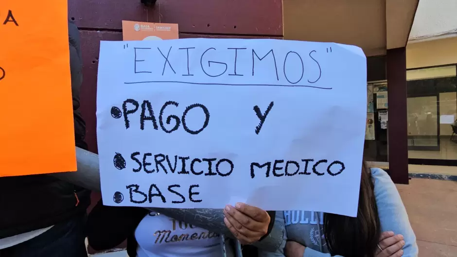 Trabajadores de apoyo escolar advierten que plantn ser permanente hasta que les paguen adeudo salarial