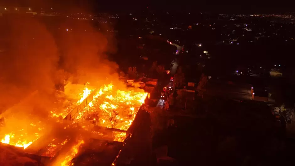 Reconocen labor de los Bomberos de Tijuana al atender incendio en una tarimera