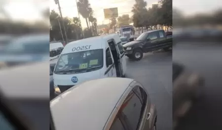 Choque entre taxi de ruta y vehculo particular afect trnsito en bulevar Insur