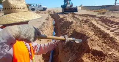 Introduccin de tubera de agua potable en comunidad Dos Tubos