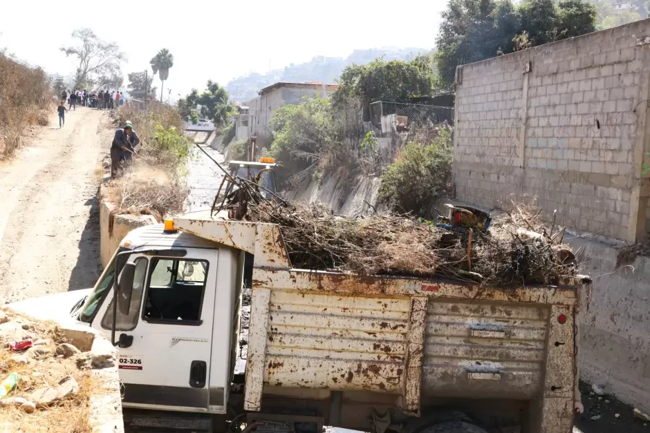 Supervisa alcalde Ismael Burgueo trabajos de limpieza y mantenimiento en tanques desarenadeores de Tijuana