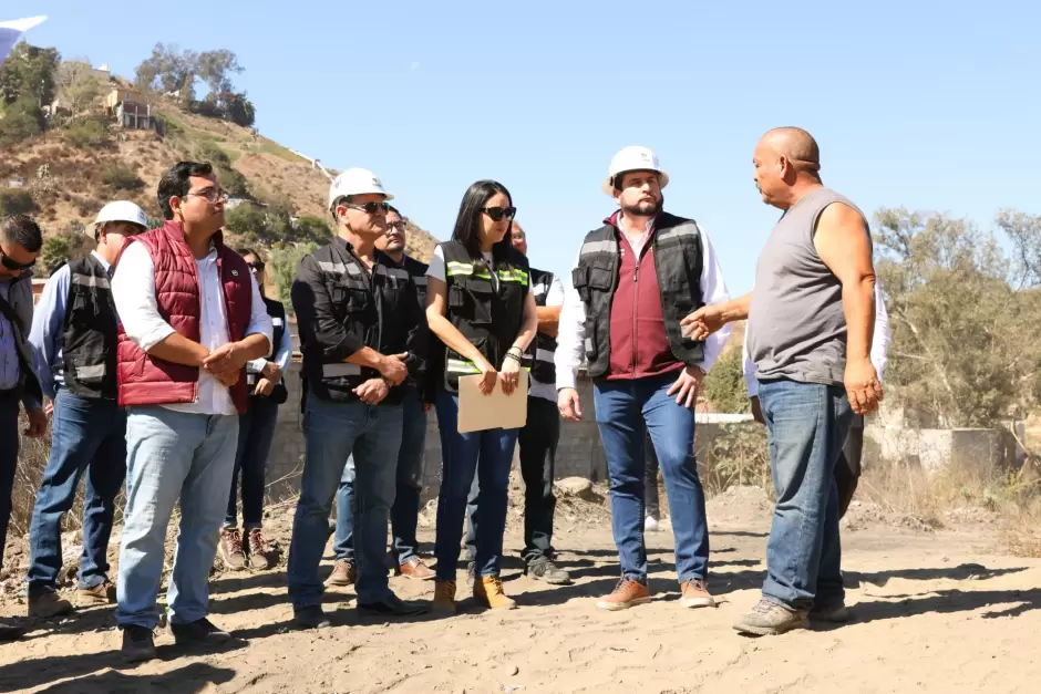 Supervisa alcalde Ismael Burgueo trabajos de limpieza y mantenimiento en tanques desarenadeores de Tijuana