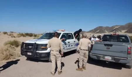 Rescatan a cinco personas desorientadas en el desierto de Mexicali