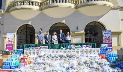 Recibe Sistema DIF Baja California v�veres por parte de la UABC para Guerrero