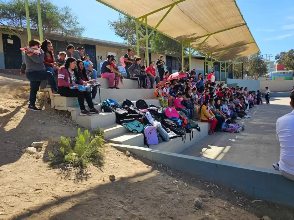 Se suman Rotarios a donacin de mochilas y tiles escolares