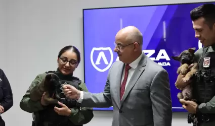 SSCBC recibe donacin de Grupo Arza de dos cachorros para la unidad K9 de FESC