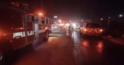 Atiende Bomberos Tijuana incendio de viviendas en Villa del Campo; inmediata res