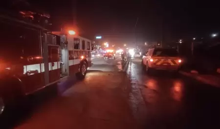 Atiende Bomberos Tijuana incendio de viviendas en Villa del Campo; inmediata res