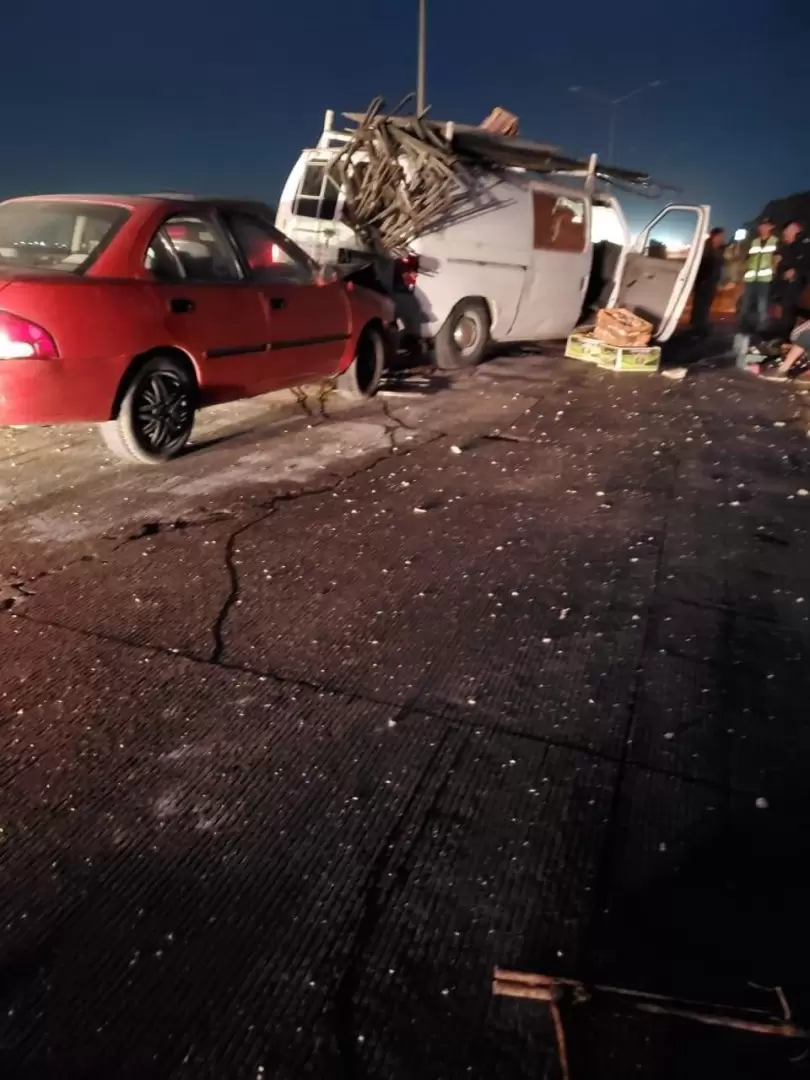 Muro de concreto obstruy carril del Bulevar 2000 y ocasion accidentes