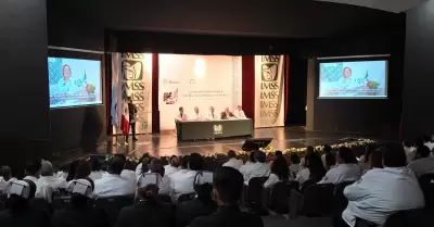 Entrega IMSS BC 38 reconocimientos a personal de salud de base y confianza