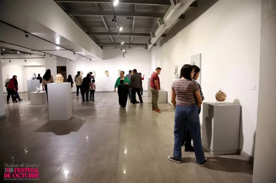 Exhiben arte cermico bajacaliforniano en la galera de la ciudad