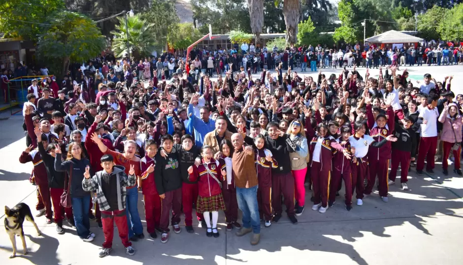 Intensifica Ruiz Uribe recorridos por escuelas secundarias