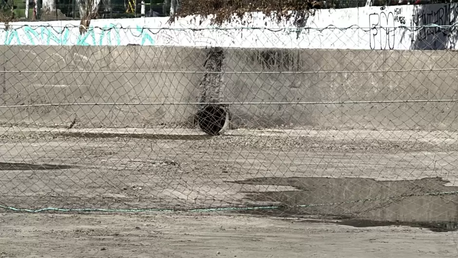 Colocan red en el Can del Pato para impedir la llegada de basura al ocano