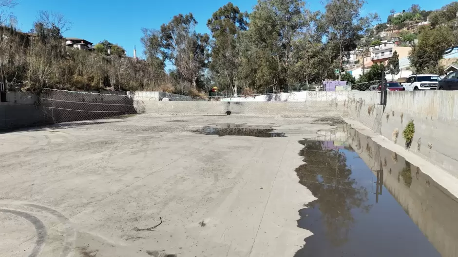 Colocan red en el Can del Pato para impedir la llegada de basura al ocano