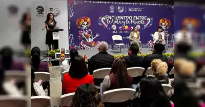 Dedica Gobierno de Ensenada altar de muertos en memoria de los padres de la alca