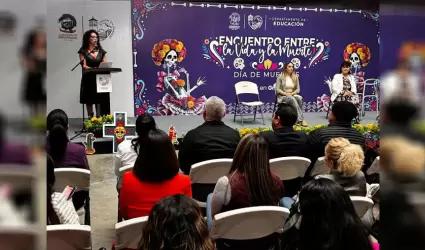 Dedica Gobierno de Ensenada altar de muertos en memoria de los padres de la alca