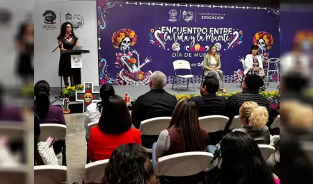 Dedica Gobierno de Ensenada altar de muertos en memoria de los padres de la alca