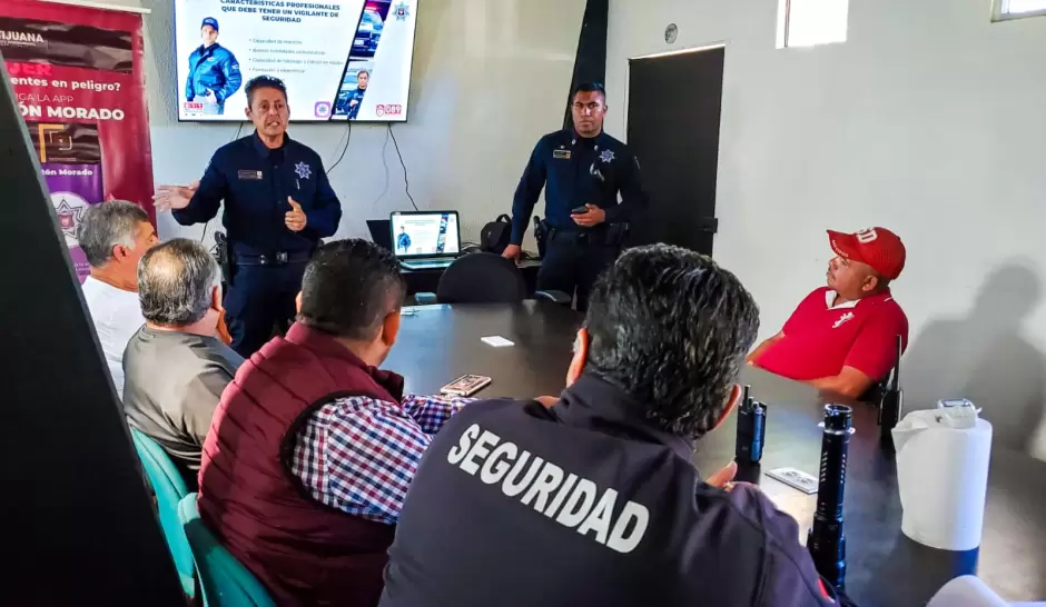 Capacitan a guardias de parques temticos sobre seguridad personal