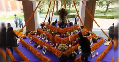 Ofrenda en Palacio Nacional honr a heronas de la patria