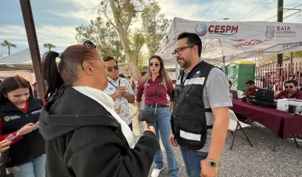 Entrega de apoyos de los programas "Tarjeta violeta" y "Adulto mayor"