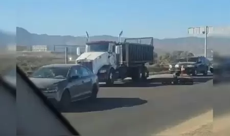 Motociclista fue atropellado en la carretera libre Tecate-Tijuana