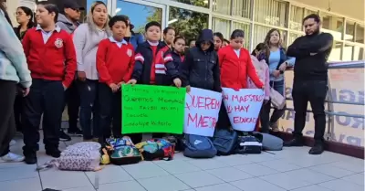 Toman instalaciones del Sistema Educativo en reclamo de maestros para la Escuela