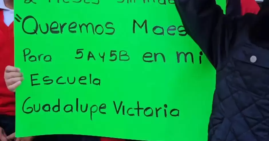 Toman instalaciones del Sistema Educativo en reclamo de maestros para la Escuela Primaria Guadalupe Victoria