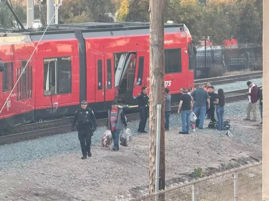 Choque que descarrila el Trolley de San Diego entre la Palomar y la H