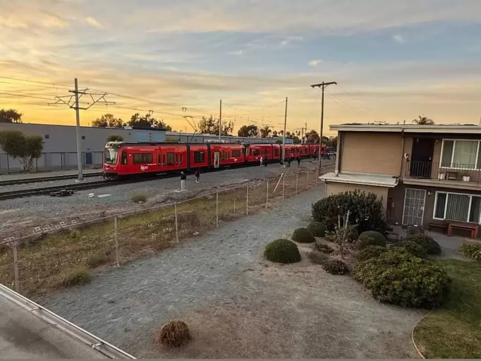 Choque que descarrila el Trolley de San Diego entre la Palomar y la H