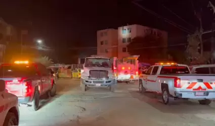 Reportan incendio de departamento en Torres del Lago