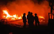 Continan activos dos incendios de zacatales en Tijuana por vientos Santa Ana