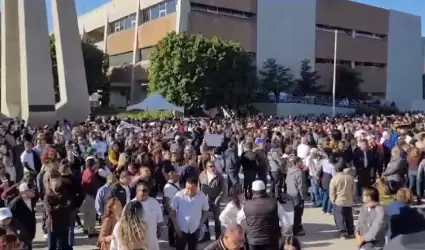 Trabajadores burcratas protestan en Mexicali contra posible reforma a la Ley de