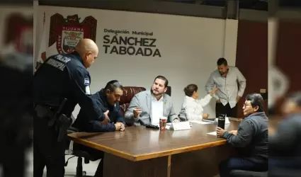 Residentes de la Snchez Taboada son atendidos por el alcalde Ismael Burgueo en