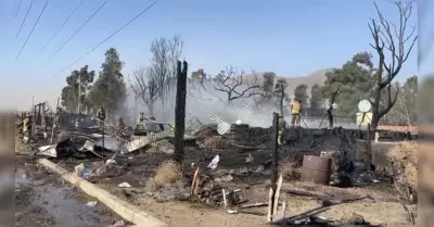 Siete viviendas fueron consumidas en su totalidad por incendio en predio invadid