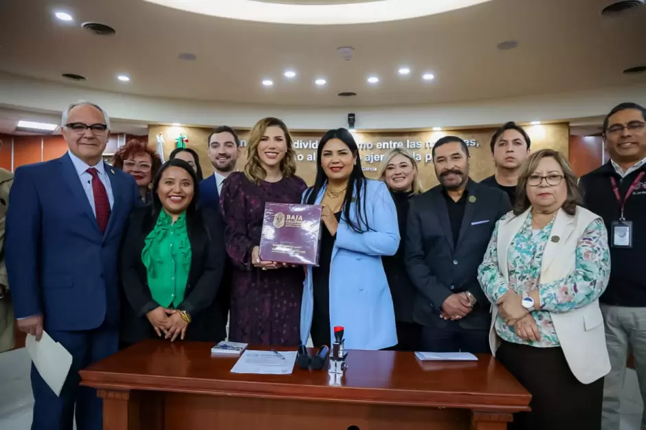 Entrega la gobernadora Marina del Pilar su tercer informe de resultados