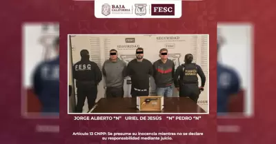 Detiene FESC a tres hombres en poder de arma de un arma de fuego; viajaban en ve