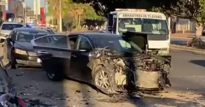 Conductor en presunto estado de ebriedad volc vagoneta en la colonia Pinos de A