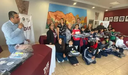 Benefician a nias y nios de primaria con Programa Ahijado DIF Municipal