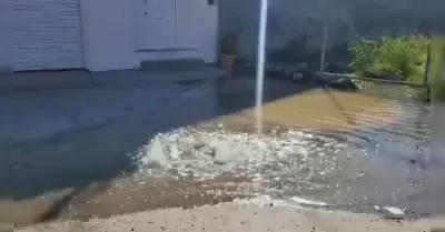 Derrame de aguas negras en Valle de las Flores persiste sin atencin desde septi