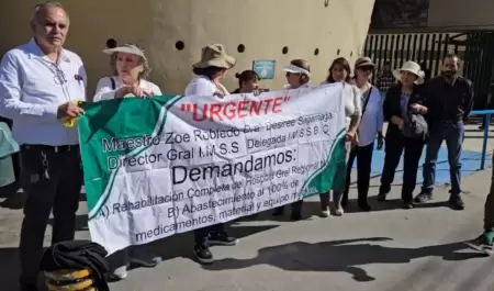 Se manifiestan para exigir buen trato y se ample Hospital 20 del IMSS en Tijuan