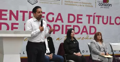 Entrega de ttulos de propiedad