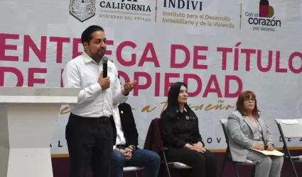 Entrega de ttulos de propiedad