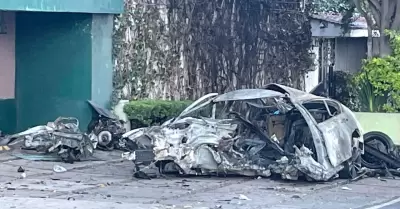 Auto calcinado tras chocar