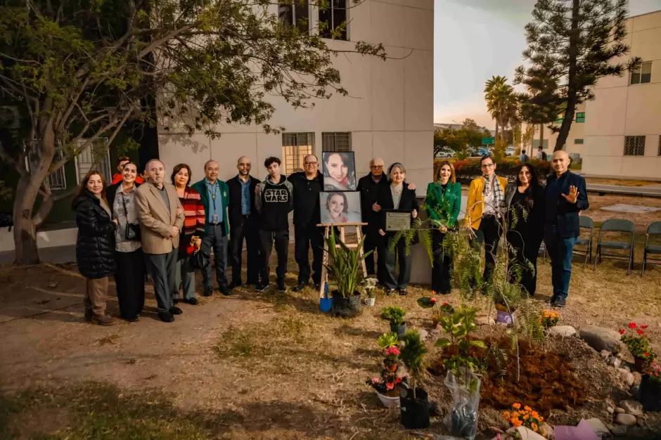 Plantan un rbol en Memoria de Ana Velia Guzmn y Maldonado en la UABC